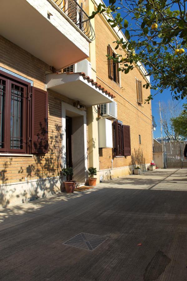 Casa Vacanze Alla Maison فيوميتشينو المظهر الخارجي الصورة